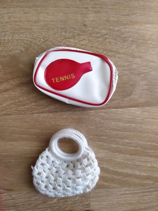 Tres muñecas, ropa y complementos