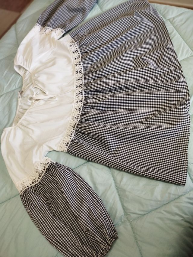 Blusa primaveral blanco y vichi mangas globo