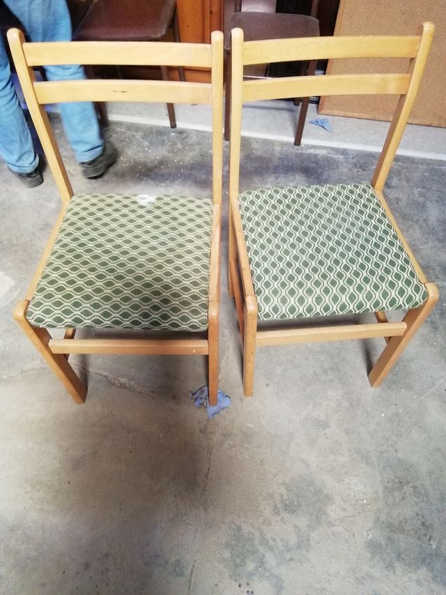Juego de 2 sillas de madera