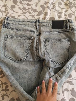 Vaqueros pitillo de H&M