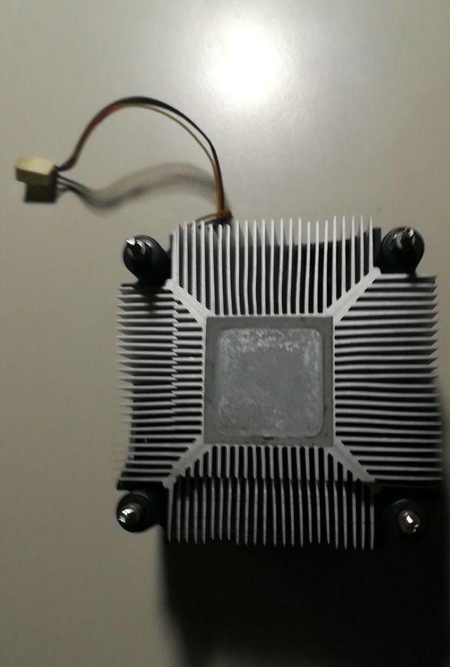 Pentium 4 con dissipatore.