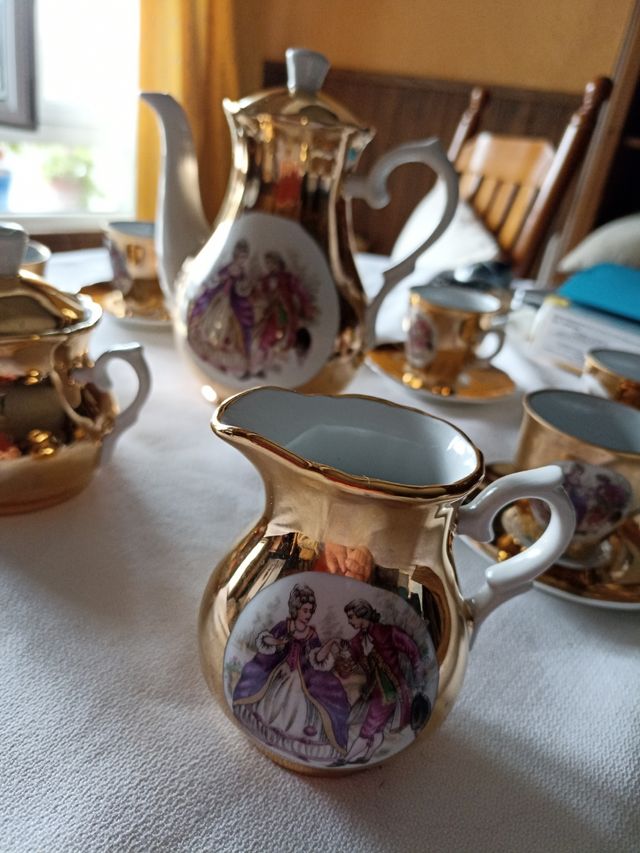 Juego de café 6 tazas baño de oro