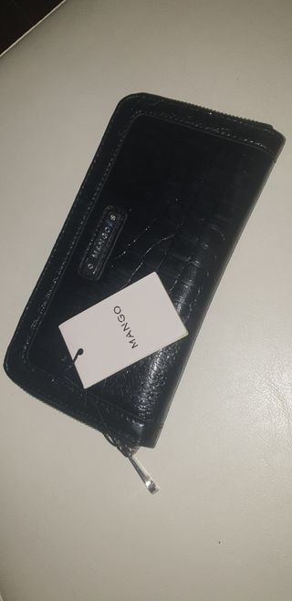 Cartera negra con monedero y billetera 