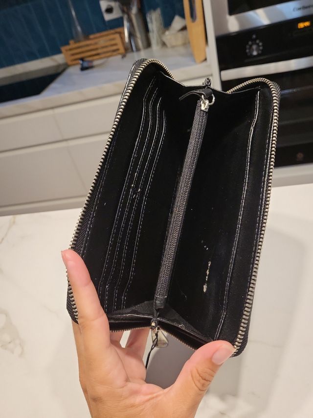 Portafoglio nero con borsetta e portafoglio