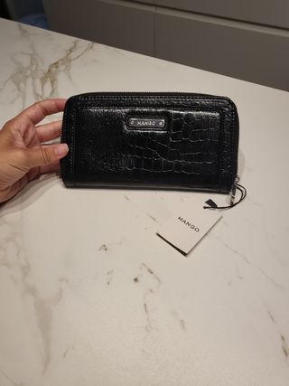 Cartera negra con monedero y billetera 