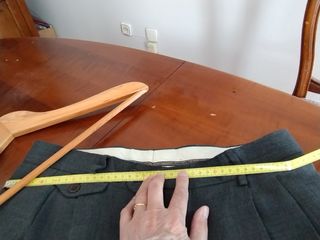 traje gris  hombre 