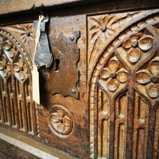 baúl pequeño. antiguo. madera