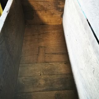 baúl pequeño. antiguo. madera