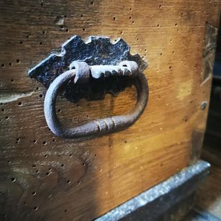 baúl pequeño. antiguo. madera