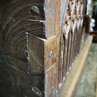 baúl pequeño. antiguo. madera