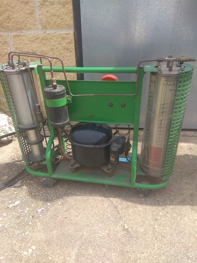 Máquina de cargar aire acondicionado de segunda mano por 300 EUR en