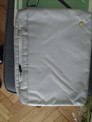 Funda gris ordenador pequeño