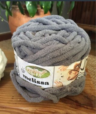 Ovillos de Polyester suave gris y blanco