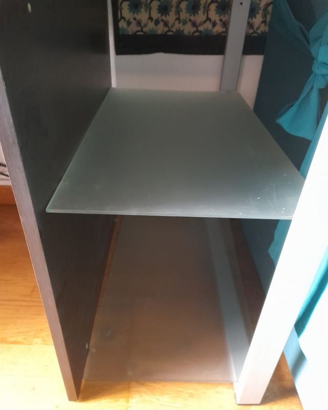 Escritorio + regalo de 2 baldas de la foto