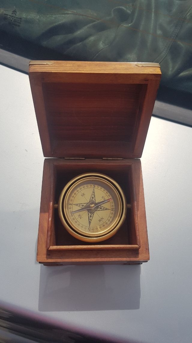 vendo esta brújula.