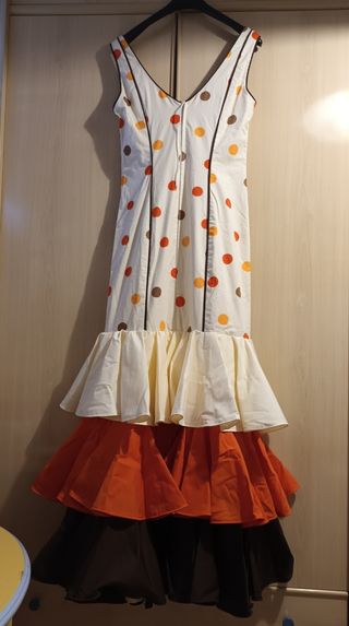 traje de gitana cin tres volantes y torerita.