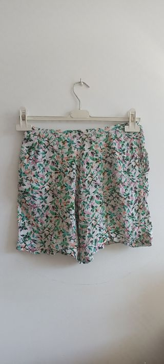 Pantalon floral fresquito.