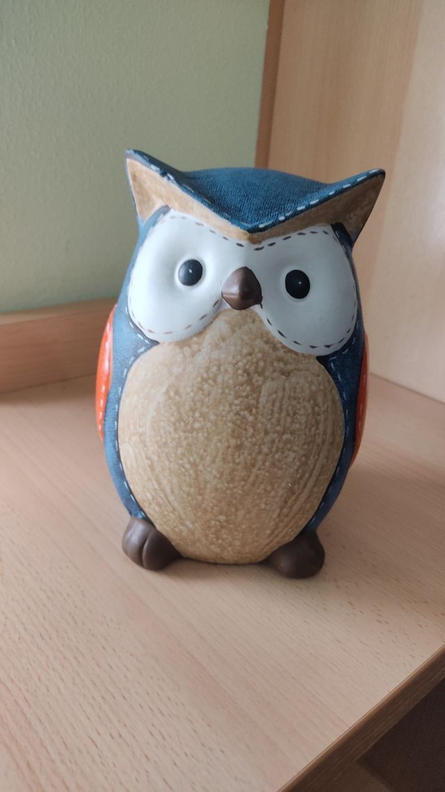 Hucha de cerámica con forma de búho.