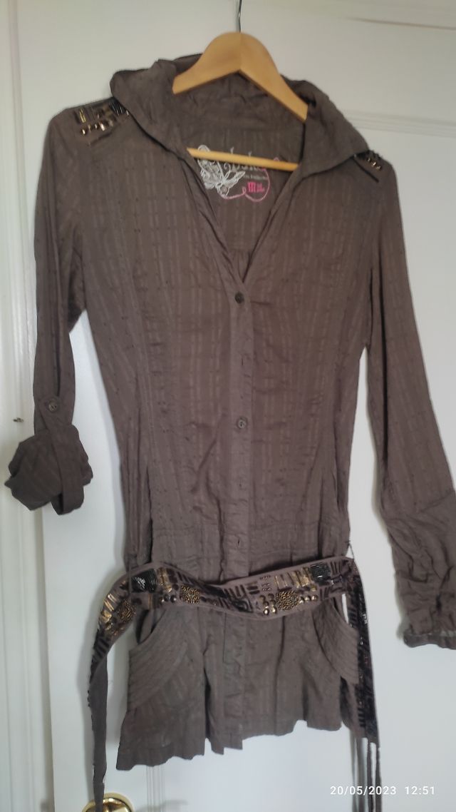 camisa larga con cinturón