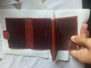 TARJETERO DE PIEL, MUY POCO USO.
