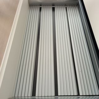 Imposta 8 vassoi per posizionare CD, DVD o simili