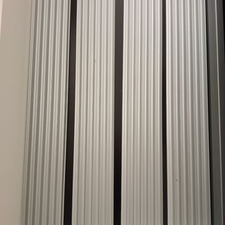 Imposta 8 vassoi per posizionare CD, DVD o simili