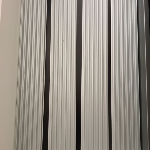 Configure 8 tabuleiros para colocar CDs, DVDs ou similares