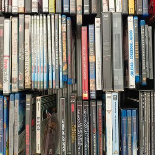 Imposta 8 vassoi per posizionare CD, DVD o simili