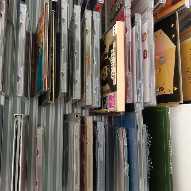 Configure 8 tabuleiros para colocar CDs, DVDs ou similares