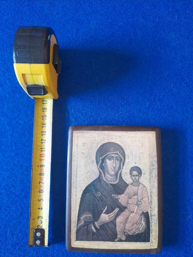 Scultura in legno vergine dipinta a mano