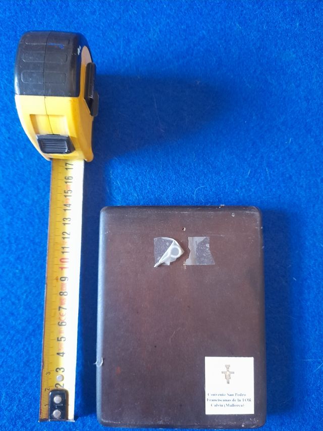 Scultura in legno vergine dipinta a mano