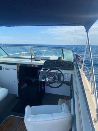 Rinker 230 Festiva ESTROPEADA urge venta