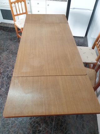 Mesa rectangular de cocina de madera