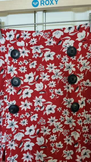 Falda midi flores de Lefties