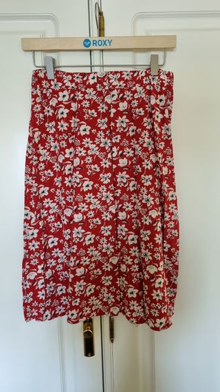 Falda midi flores de Lefties