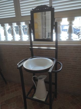 mobili da bagno antichi