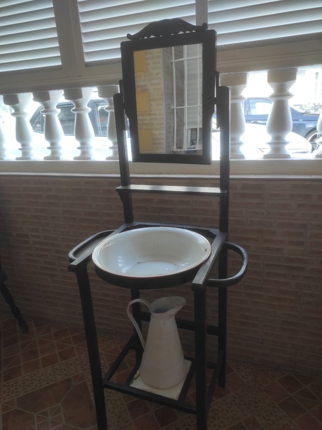 mueble antiguo de baño