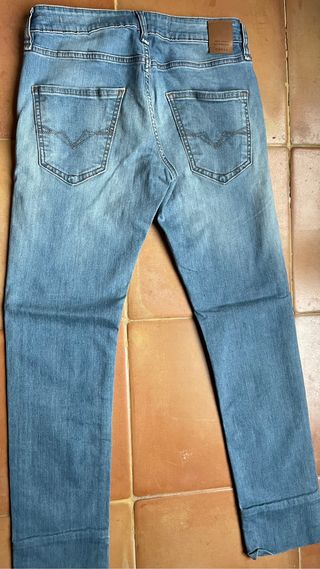 Pantalón tejano Guess talla 34