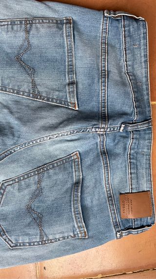 Pantalón tejano Guess talla 34