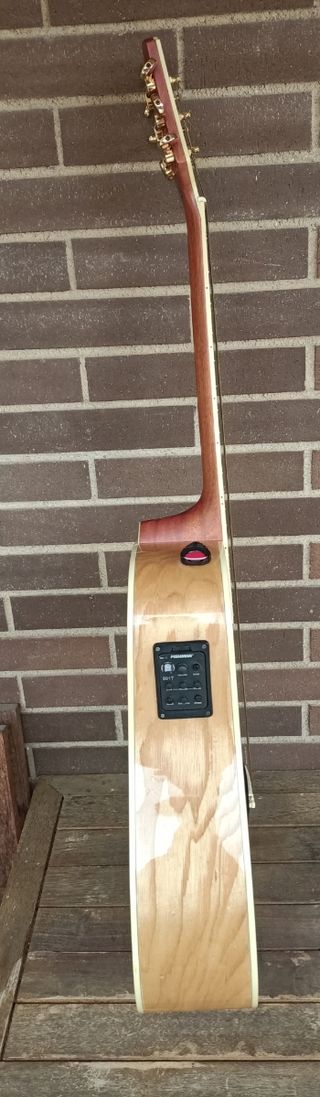 guitarra electroacústica Washburn