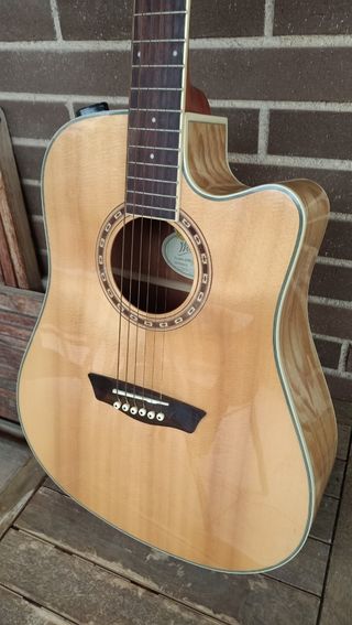 guitarra electroacústica Washburn