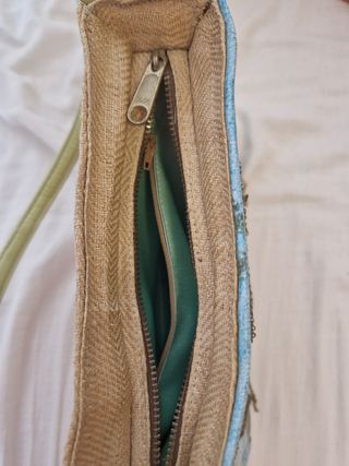 Bolso Cartera verde estampado con toques dorados