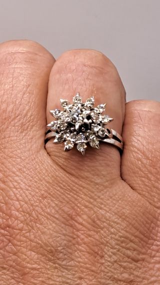 Anillo de Oro de 18K Blanco con Diamantes