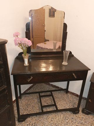 Mueble antiguo de madera.