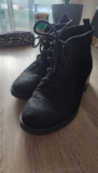 botines tacón cordones ante Stradivarius