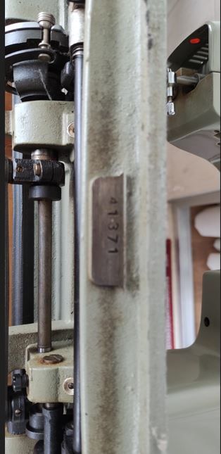 Máquina de coser Wertheim y patas inclui