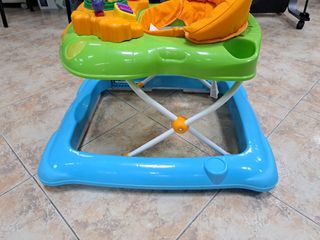 Andador Comptine con bandeja de juegos