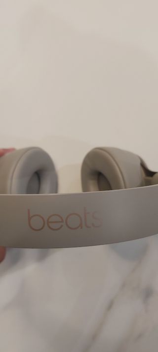 Auriculares Beats Solo Pro (Marfil)