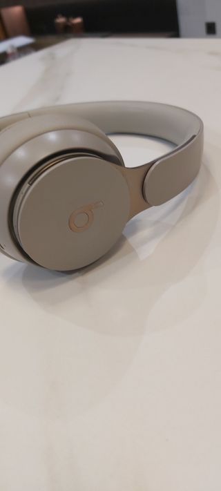 Auriculares Beats Solo Pro (Marfil)