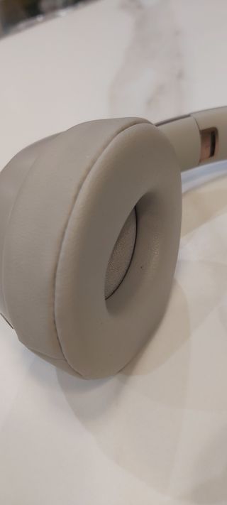 Auriculares Beats Solo Pro (Marfil)